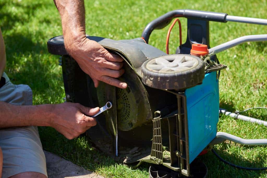 tondeuse gazon entretien remplacement lames jardin équipement matériel pièces détachées appareil