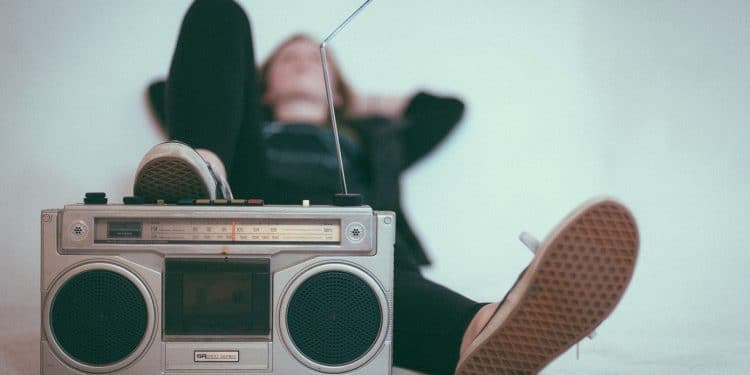 Comment écouter la radio quand on fait du jardinage ?